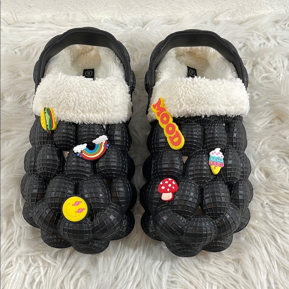 WILD DIVA Lounge Unique Fleece Lined Black Bubble Clogs with Fun Charms Size 11 - Picture 1 of 11